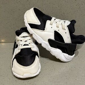 Nike Huarache Kids Toddler Shoe Size 8 C White Black Athletic Sneaker 704950-110